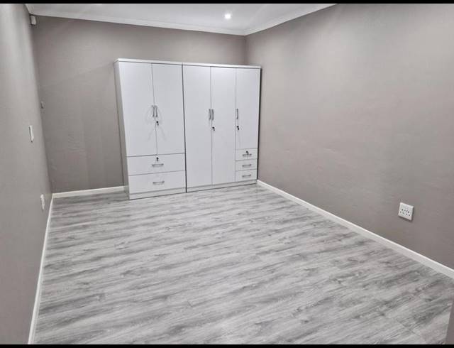 1 BEDROOM PROPERTY TO RENT IN PAROW NORTH